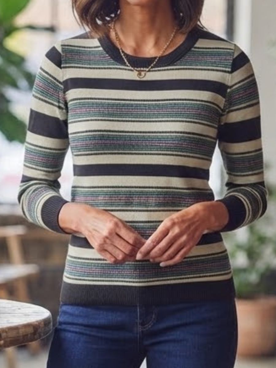 ModaFesta -Ribbed neckline cuffs and h Slim fit knit silhouetteem